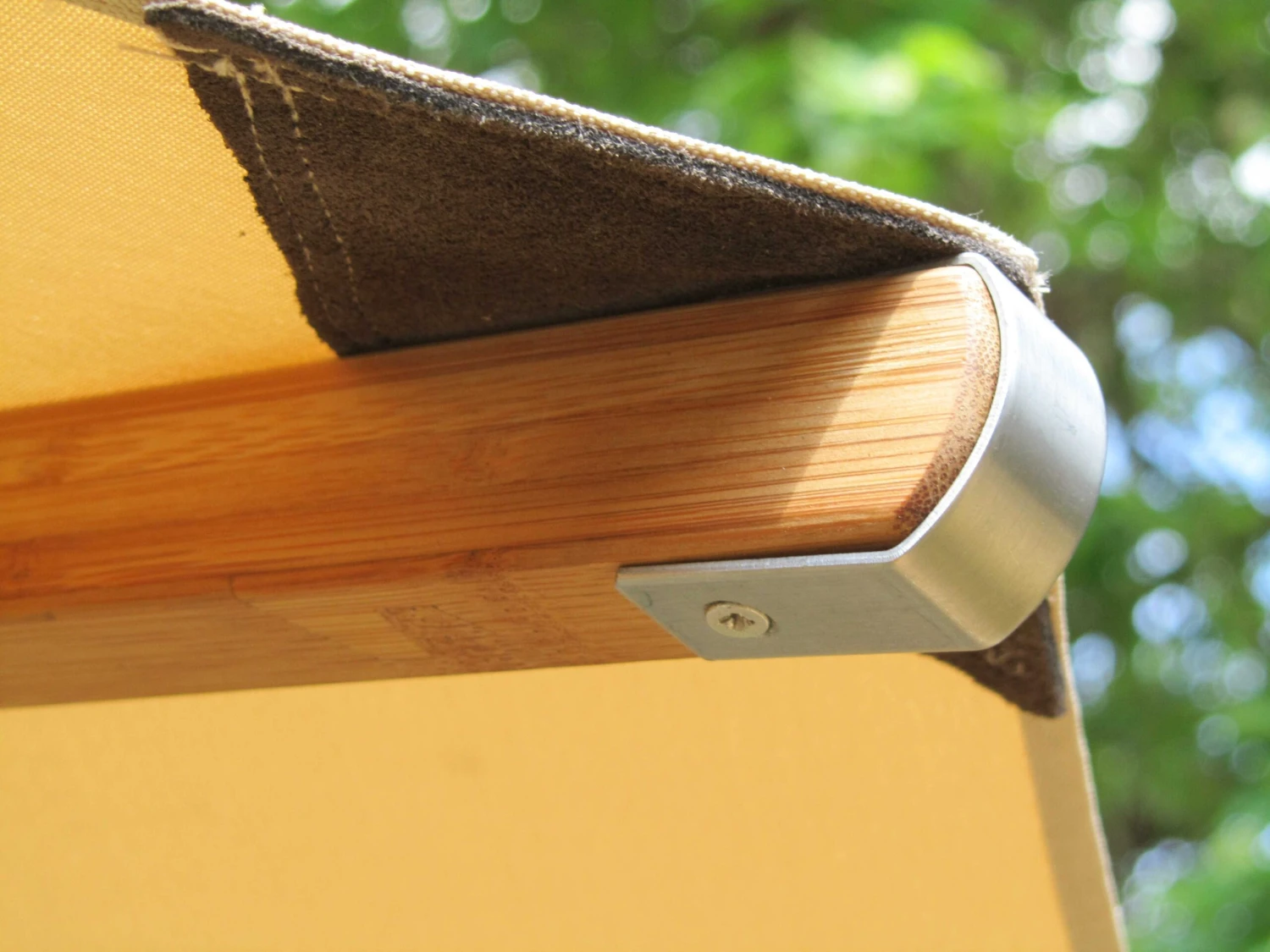 Bambrella Levante Wood 11.5' Round Pulley Lift Umbrella - Image 5