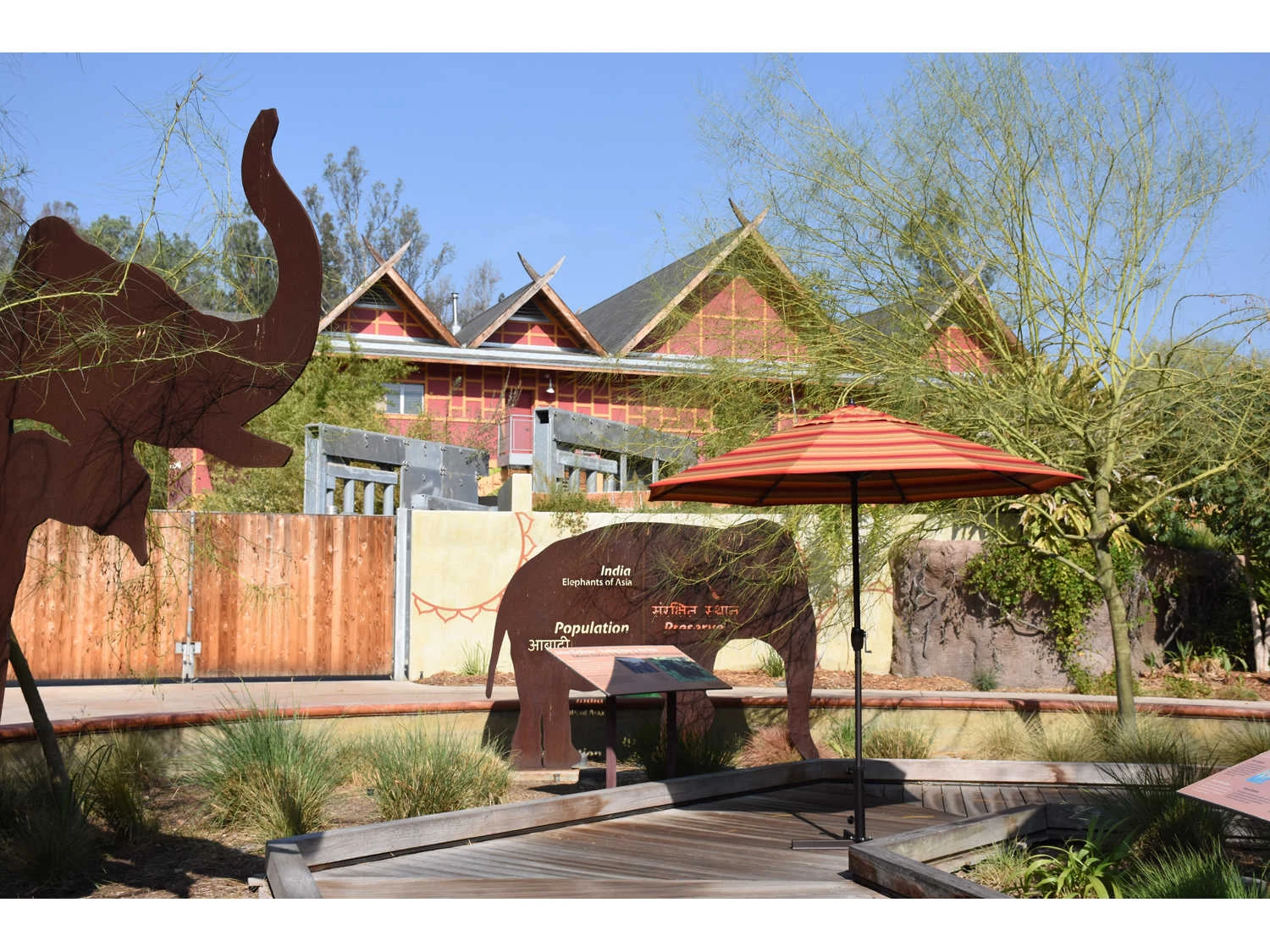 California Umbrella Quick Ship Casa Series 9 Foot Octagon Market Aluminum Umbrella With Crank Lift System - Image 5