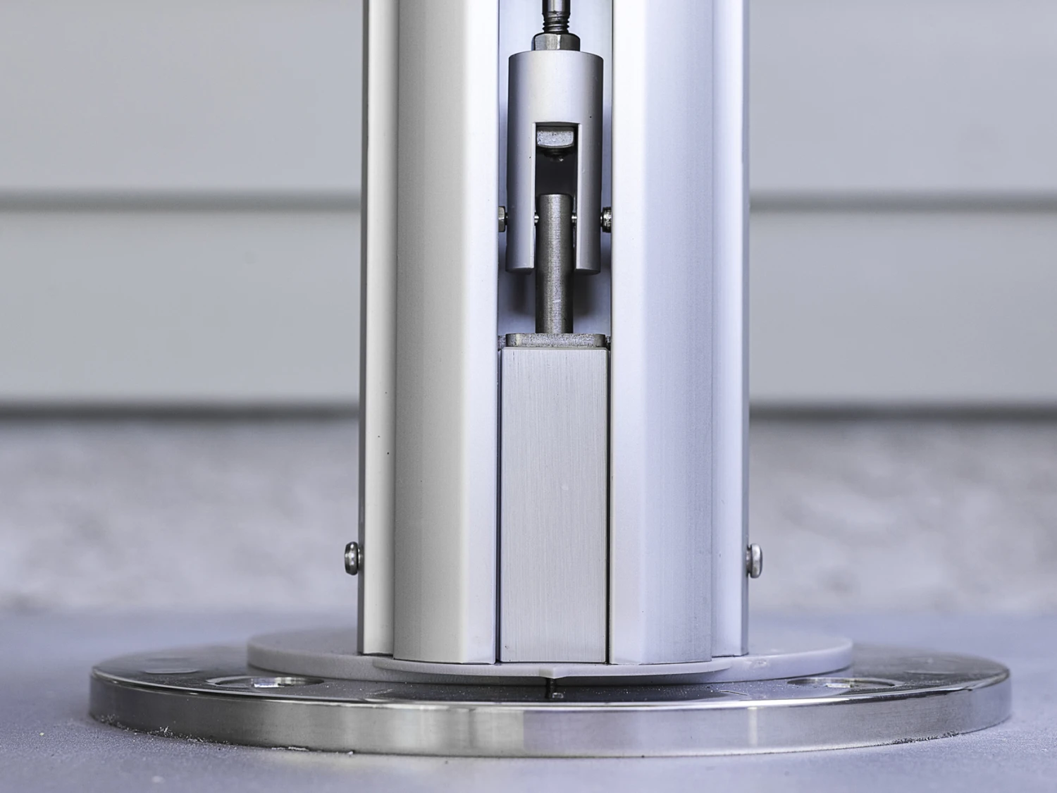 Frankford Aurora Stripe Cantilever Fiberglass Brushed Silver 13 Foot Octagon Crank Lift Infinity Tilt Umbrella - Image 9